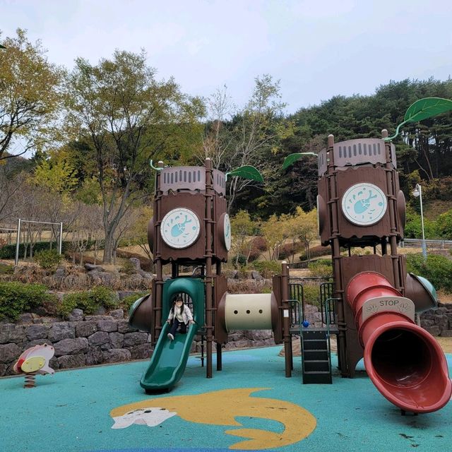 가을 분위기 즐기기 좋은 김해 반룡산공원
