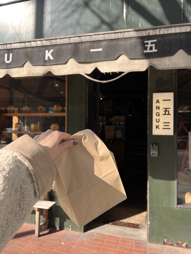 韓国/ソウル【安国】伝統的韓屋の雰囲気のパン屋さん🤎 韓国/ソウル【安国】伝統的韓屋の雰囲気のパン屋さん🤎