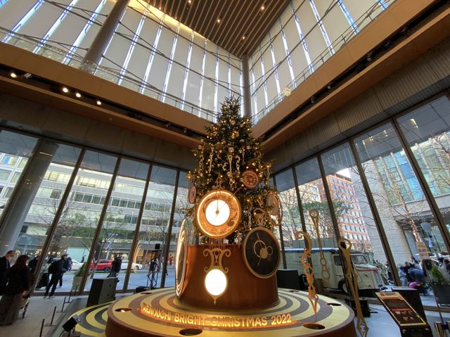 東京・丸の内『Marunouchi Bright Christmas 2022』丸ビルのクリスマスツリー。