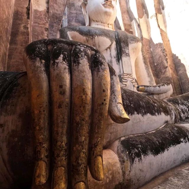 เยี่ยมชมโบราณสวัดศรีชุม อุทยานประวัติศาสตร์สุโขทัย