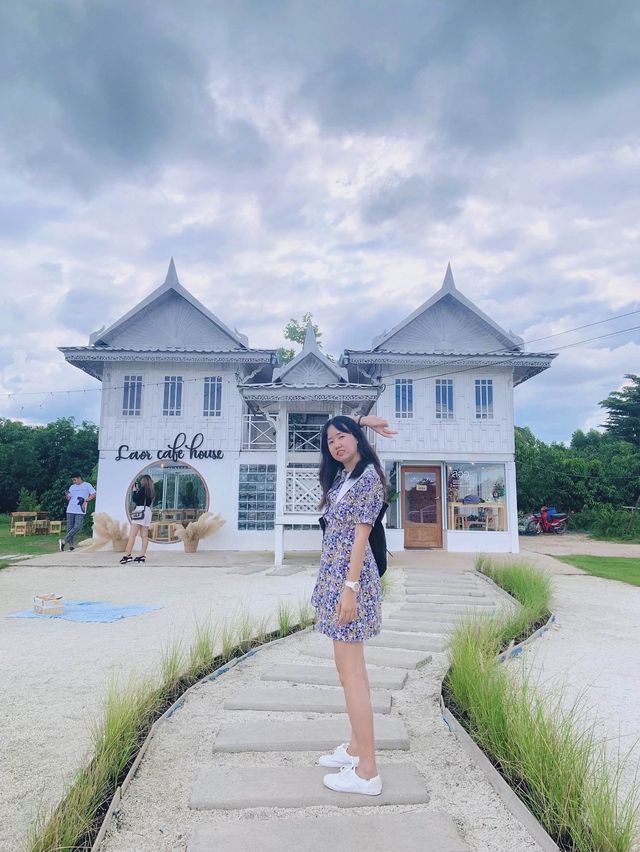 ลออคาเฟ่ คาเฟ่บ้านเรือนไทยประยุกต์