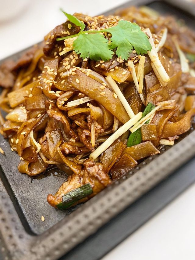 鑊氣十足的鐵板乾炒牛河！