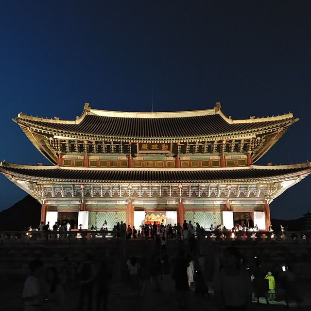 밤에는 또다른 매력의 경복궁 야간투어