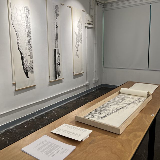 可以自行揭開的畫展品！