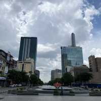 Hello! Ho Chi Minh Square เช้ายันค่ำ