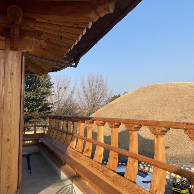 대릉원 뷰가 한눈에 ! 황리단길 카페 —월성과자점