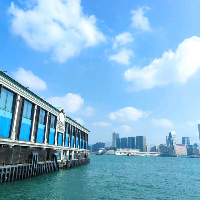 秋高氣爽慢遊中環碼頭海濱長廊