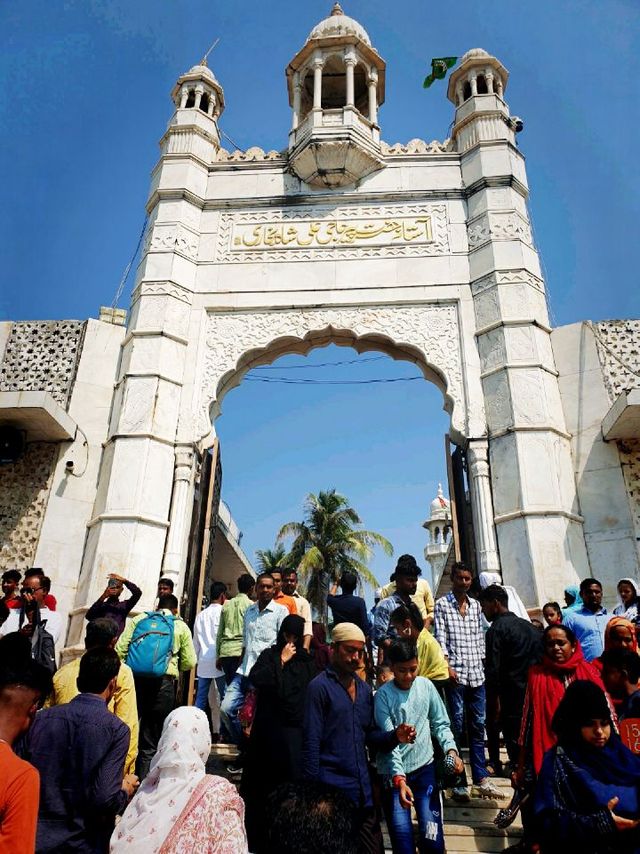 바다위의 Haji Ali Dargah 