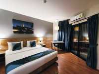 โรงแรมหรูติดถนนใหญ่ "Blue Rabbit Hotel"