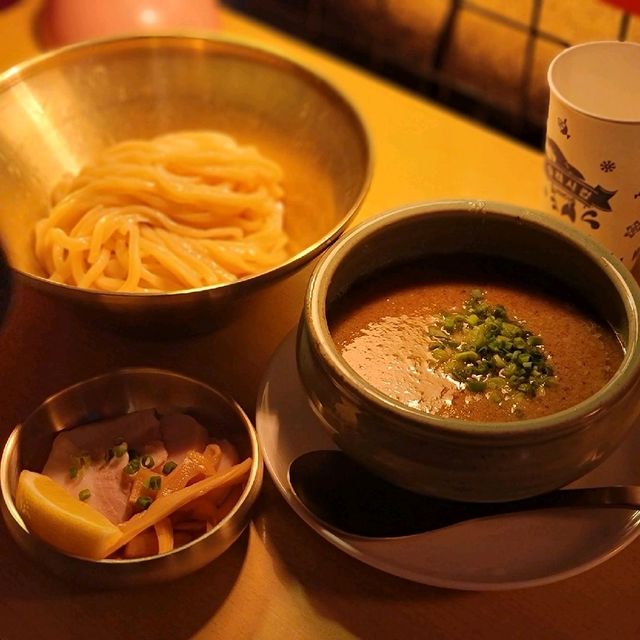 라멘 매니아들이 추천하는 부산 전포 가솔린앤로지스로 come‼️