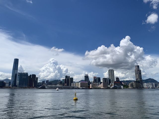 本地遊 | 中環至灣仔海濱漫步 | 藍天白雲下的維港美景