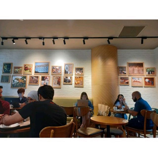 Eat & Shop at Ion Orchard Cafe