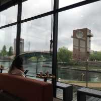 ☕️ 坐在最美的星巴克看富岩運河歷史 — 富岩運河環水公園