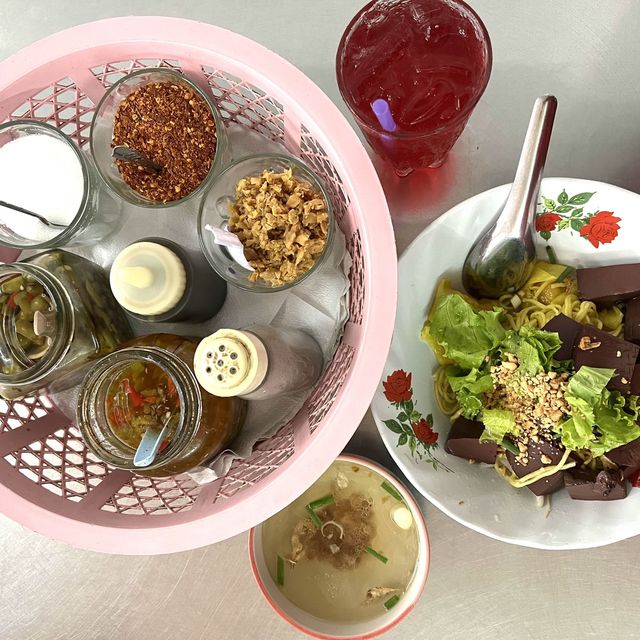 ร้านบะหมี่เย็นตาโฟสามพี่น้อง รสเด็ด ย่านเมืองเก่า