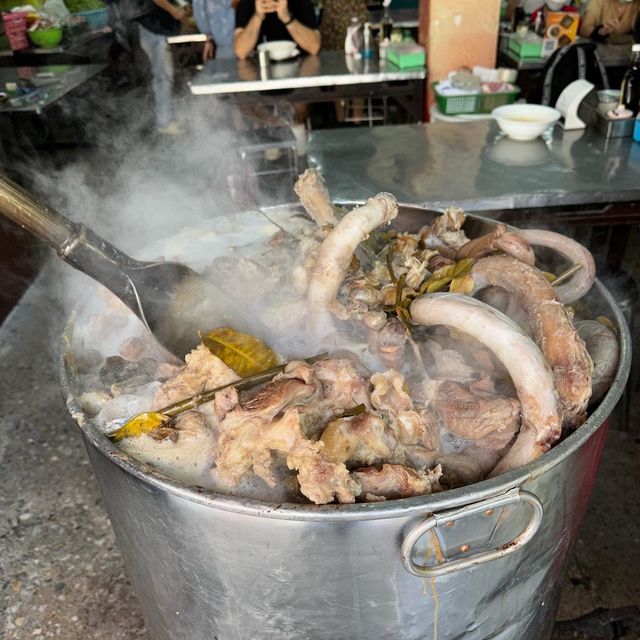神聖的郭炎松牛羊肉燉湯