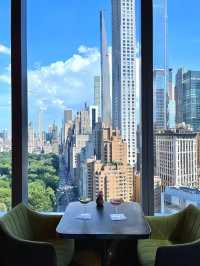Located in the east of New York, the Mandarin Oriental hotel overlooks the Hudson River and Central Park. ✨
