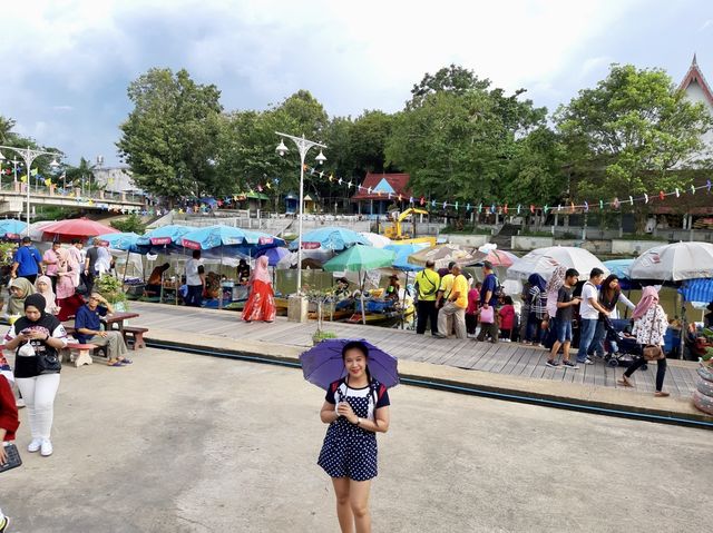 Khlong Hae Floating Market