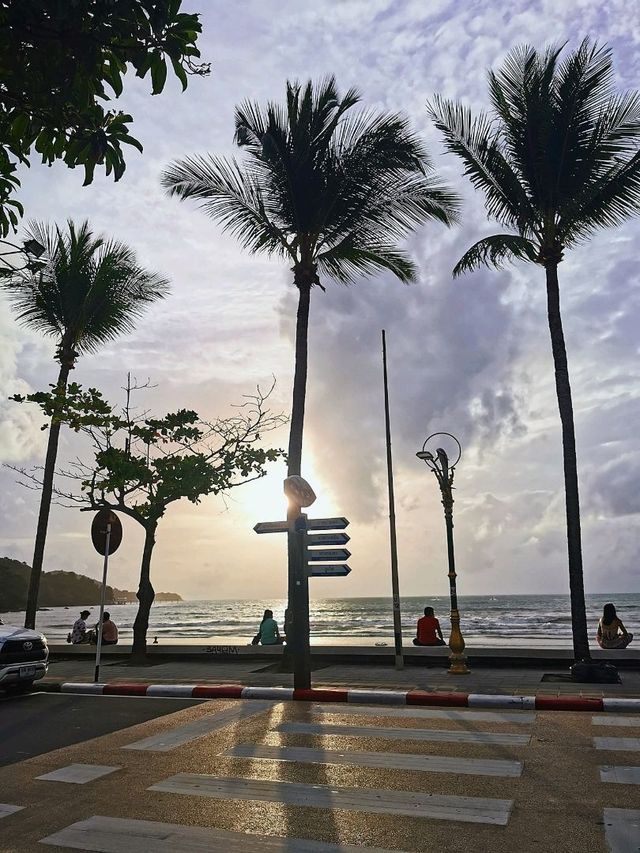 หาดป่าตอง​ เที่ยวได้ทั้งกลางวัน​ กลางคืน