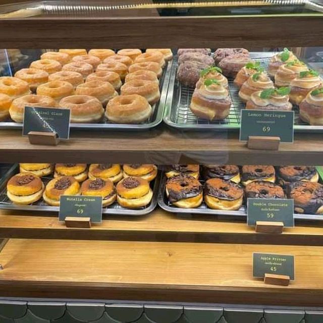 MooN.Doughnuts Coffee
