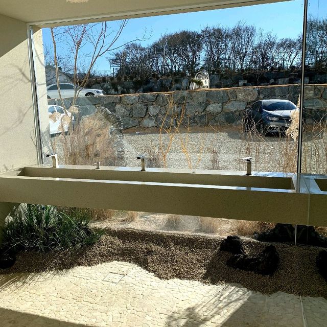 산과 강을 모티브로한 안성 베이커리 '무대'