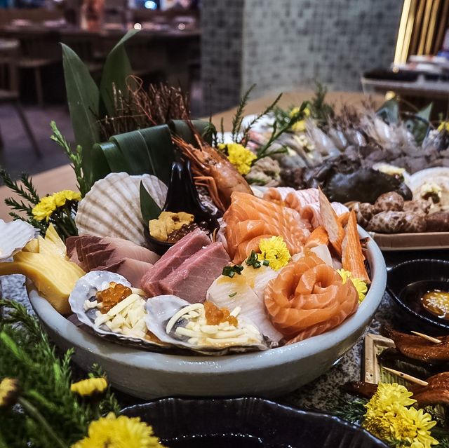 ทั้งกุ้งมังกร เนื้อ ซูชิ เลือกไม่ได้ก็กินทุกอย่าง