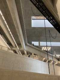 【香港博物館好去處】 M+ 視覺文化博物館｜簡約工業風打卡一流。衝擊視覺的藝術之旅