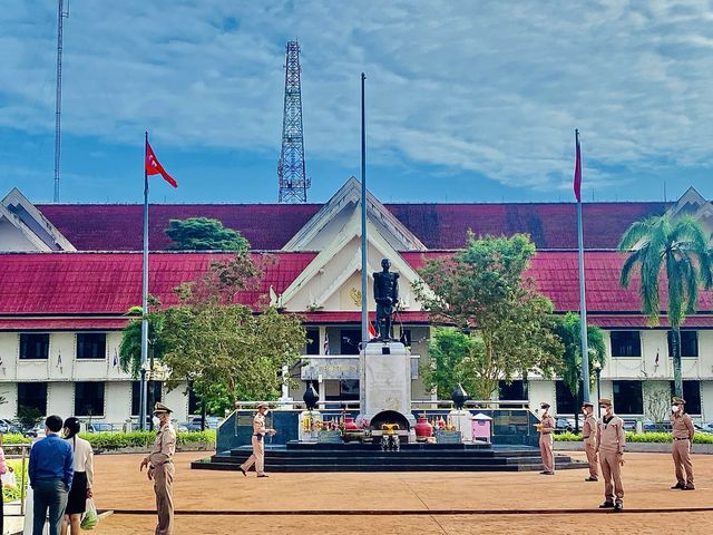 ไหว้ขอพรเสด็จพ่อ ร.5 | ศาลากลางจังหวัดตราด