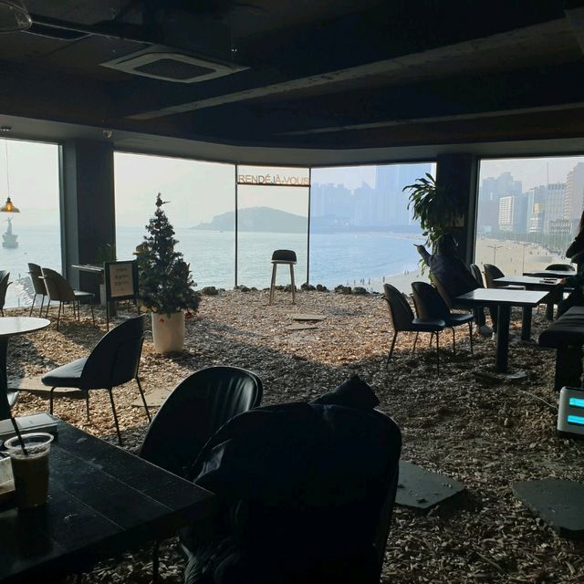 모든 층에 포토존이 있는 해운대 카페 랑데자뷰