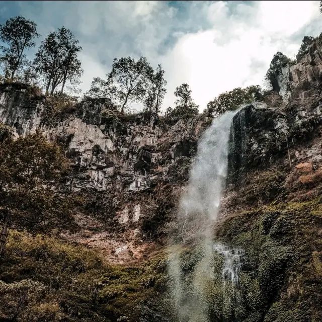 Unique Waterfall with helpful staff