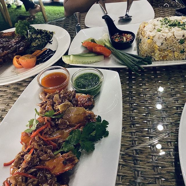 바다 위 크루즈에서 즐기는 칵테일과 디너 🌌🍸
