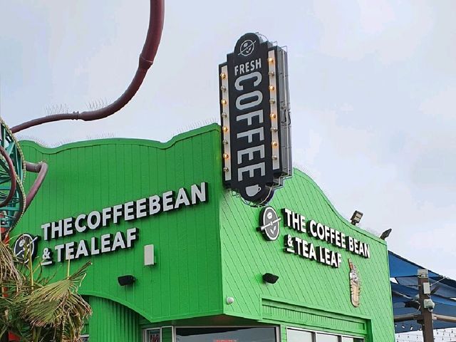 Coffee Bean & Tea Leaf at Santa Monica Pier