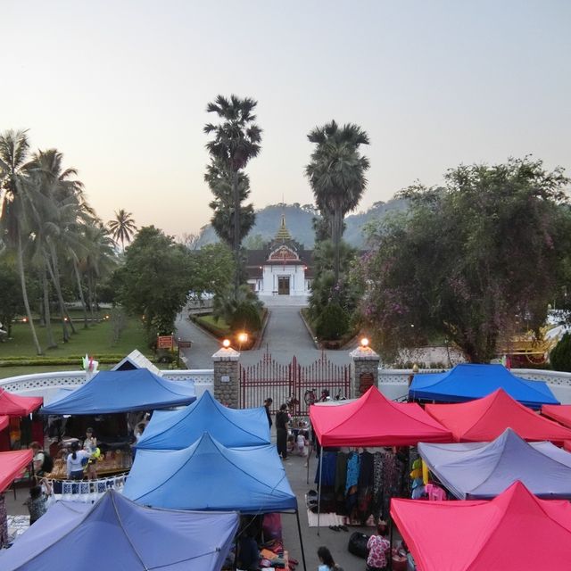 ตลาดกลางคืน หลวงพระบาง