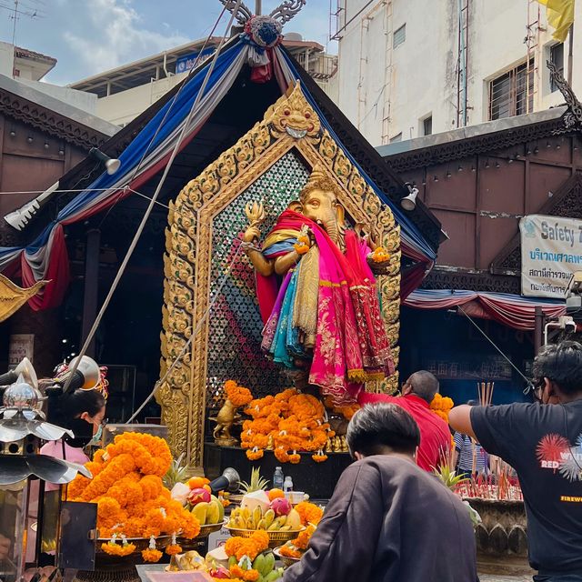 “ไหว้ขอพรเพิ่มความปัง” ที่ห้วยขวางกันนะ