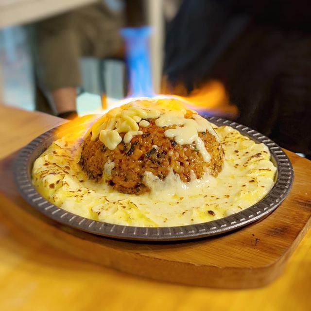 【OPPA Coffee Bar Restaurant - 超長拉絲🔥必點熔岩芝士炒飯】