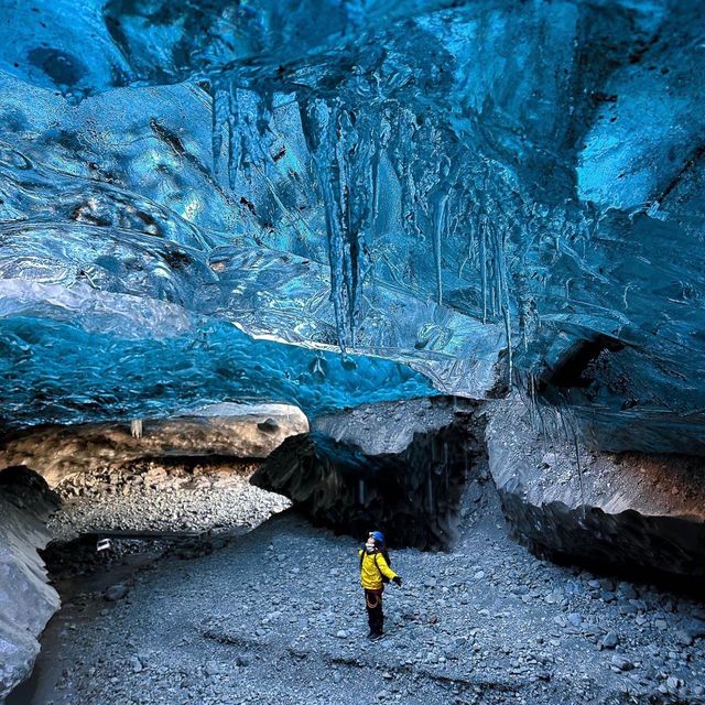 Hang Động Băng xứ Iceland