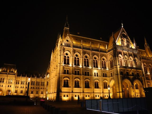 匈牙利🇭🇺 布達佩斯國會大廈夜遊攻略