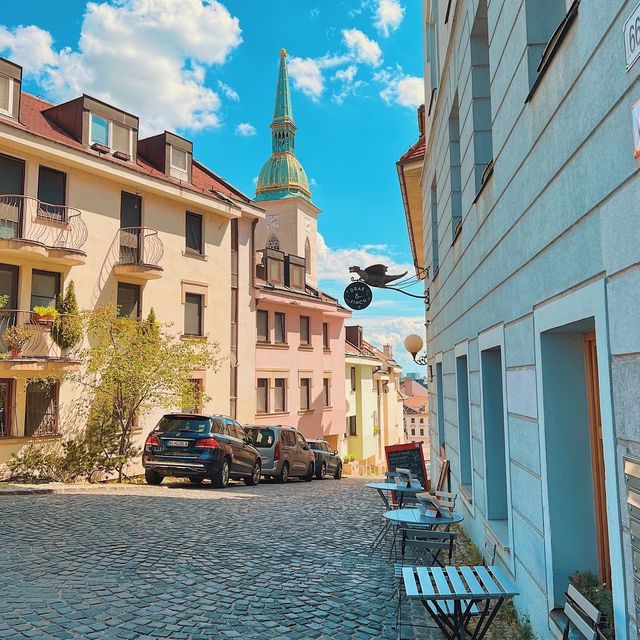 A CITY OF ELEGANCE & CHARM 🇸🇰 