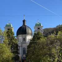 A city at the foot of the Alps