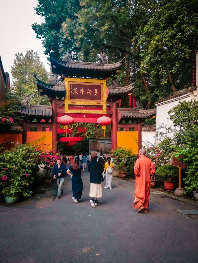 Most Impressive Temple around West Lake 🌿