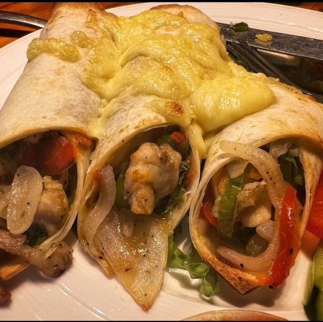 Rosewood Café & Restaurant at Xingping 