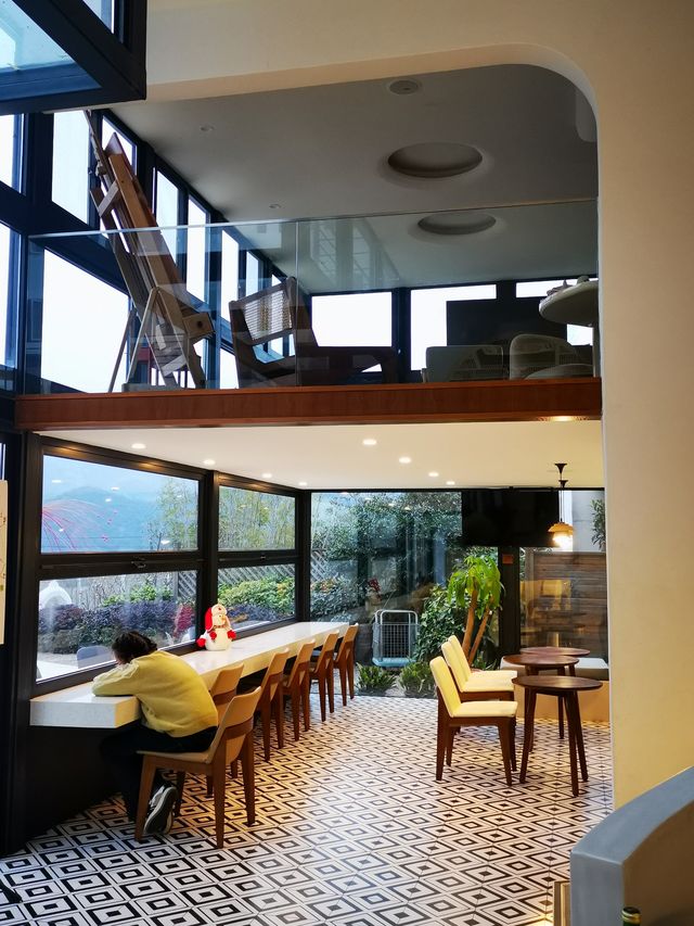 Hidden in the foothills of Moganshan, the Saint Island Villa.