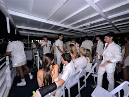 Miami Holiday Yacht Party with Open Bar & Music | 301 Biscayne Blvd