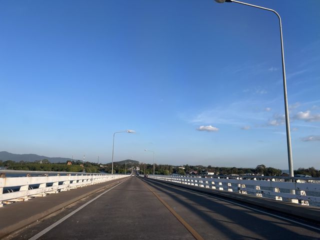 จัดชมวิวสะพานแหลมสิงห์ จันทบุรี