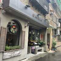 走進台北市的森林咖啡館☕️DACELO笑翠鳥 一場置身雨林中的鳥籠下午茶！