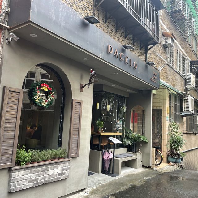 走進台北市的森林咖啡館☕️DACELO笑翠鳥 一場置身雨林中的鳥籠下午茶！