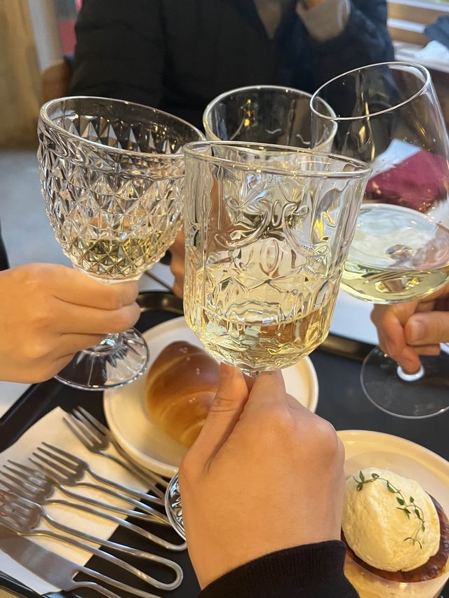 카페와 와인을 모두 즐길 수 있는 서울 핫플 합정 ‘잔다리로 63‘’