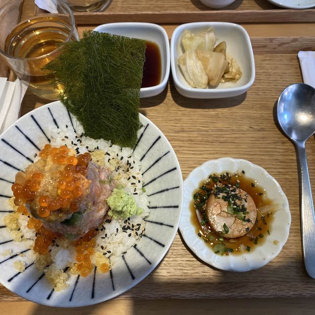 사치스러운 덮밥, 제이타쿠동 👉 연남동 “미쁘동”