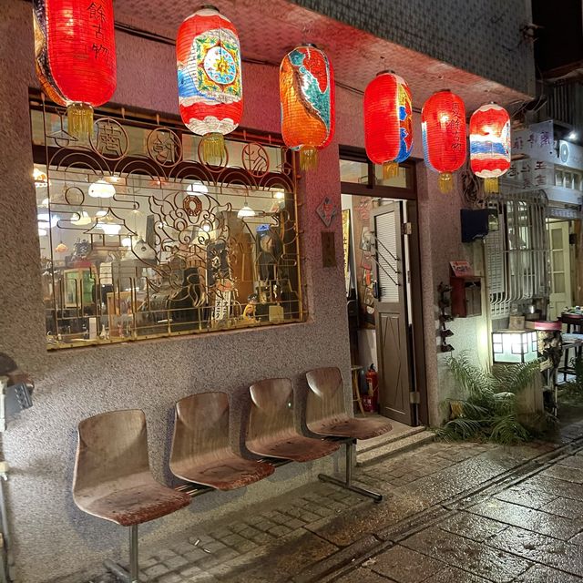 細雨紛飛的夜色神農街！