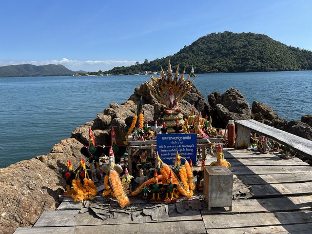 เจดีย์กลางน้ำ บ้านหัวแหลม จันทบุรี
