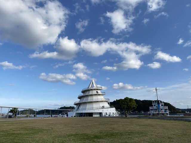 海のピラミッドは中に入ると魅力が増します。